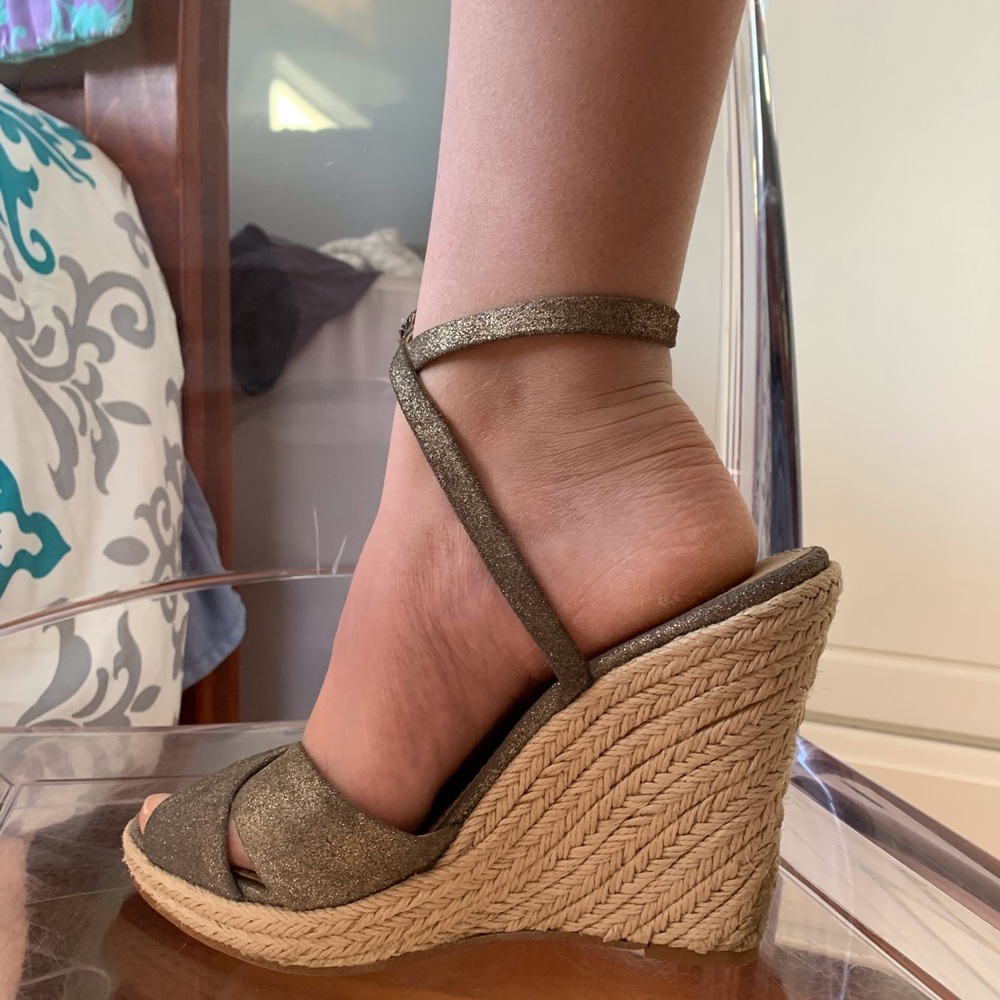 SPARKLY WEDGE HEELS